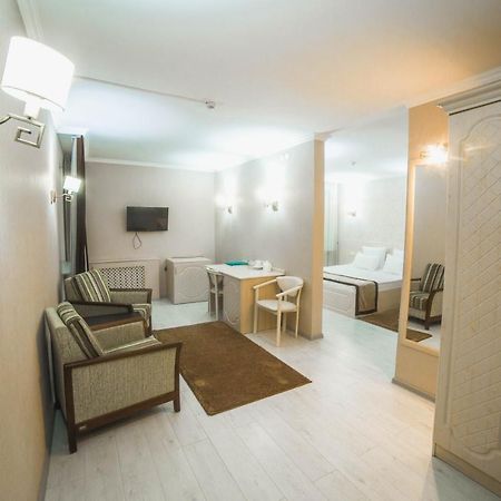 Hotel Tourist アスターナ エクステリア 写真