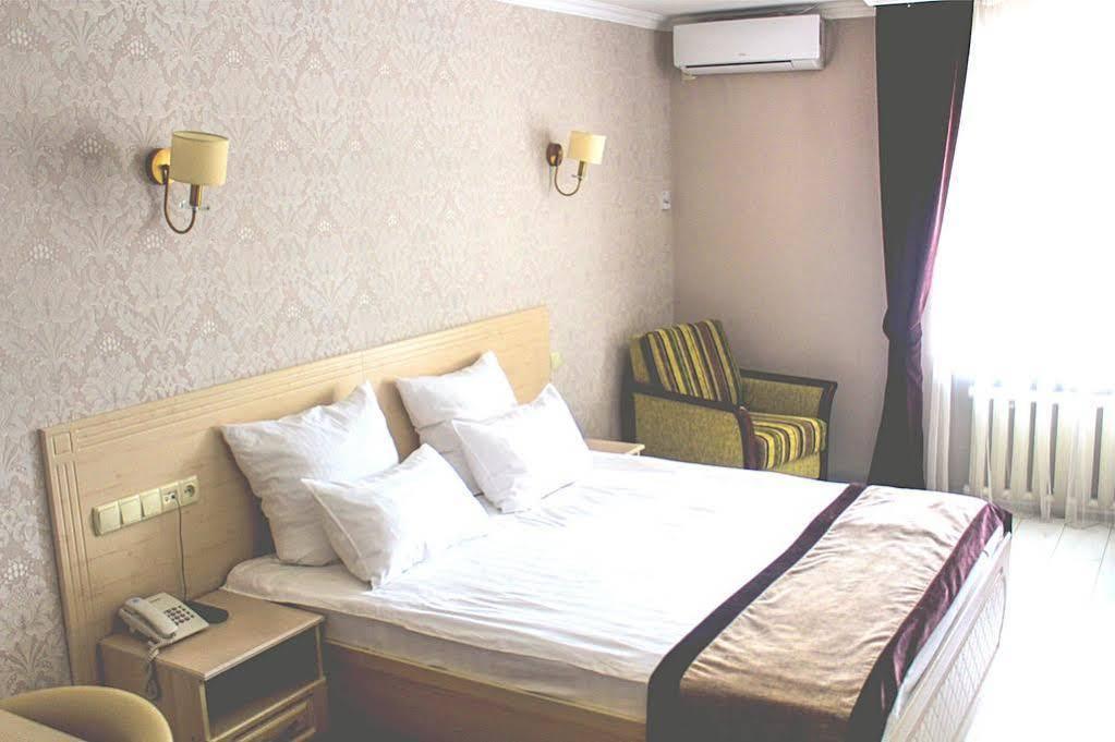 Hotel Tourist アスターナ エクステリア 写真