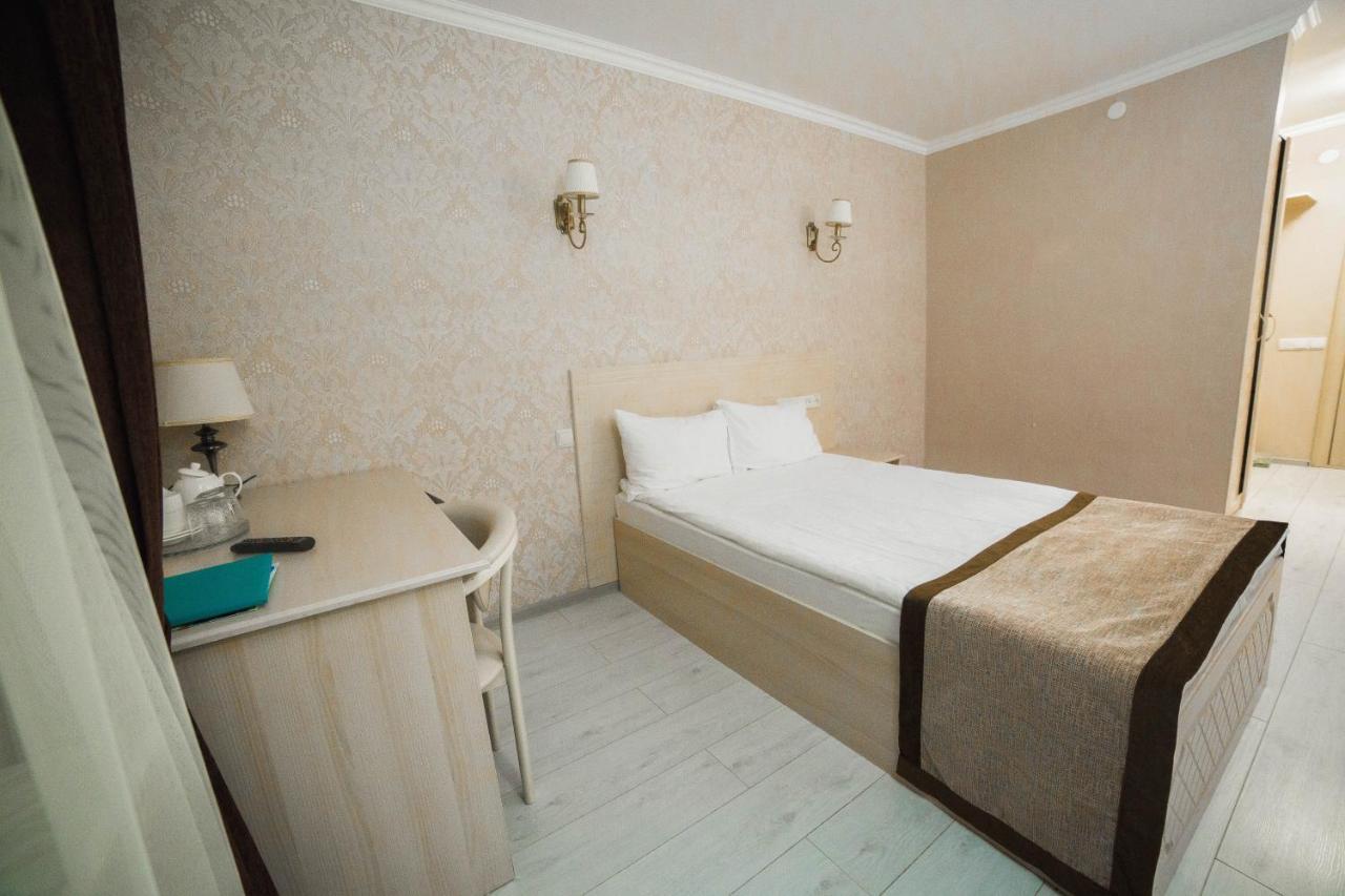Hotel Tourist アスターナ エクステリア 写真