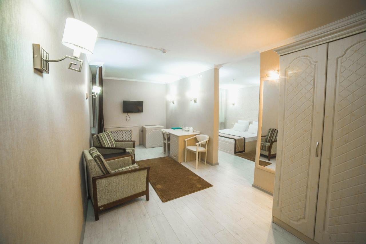 Hotel Tourist アスターナ エクステリア 写真