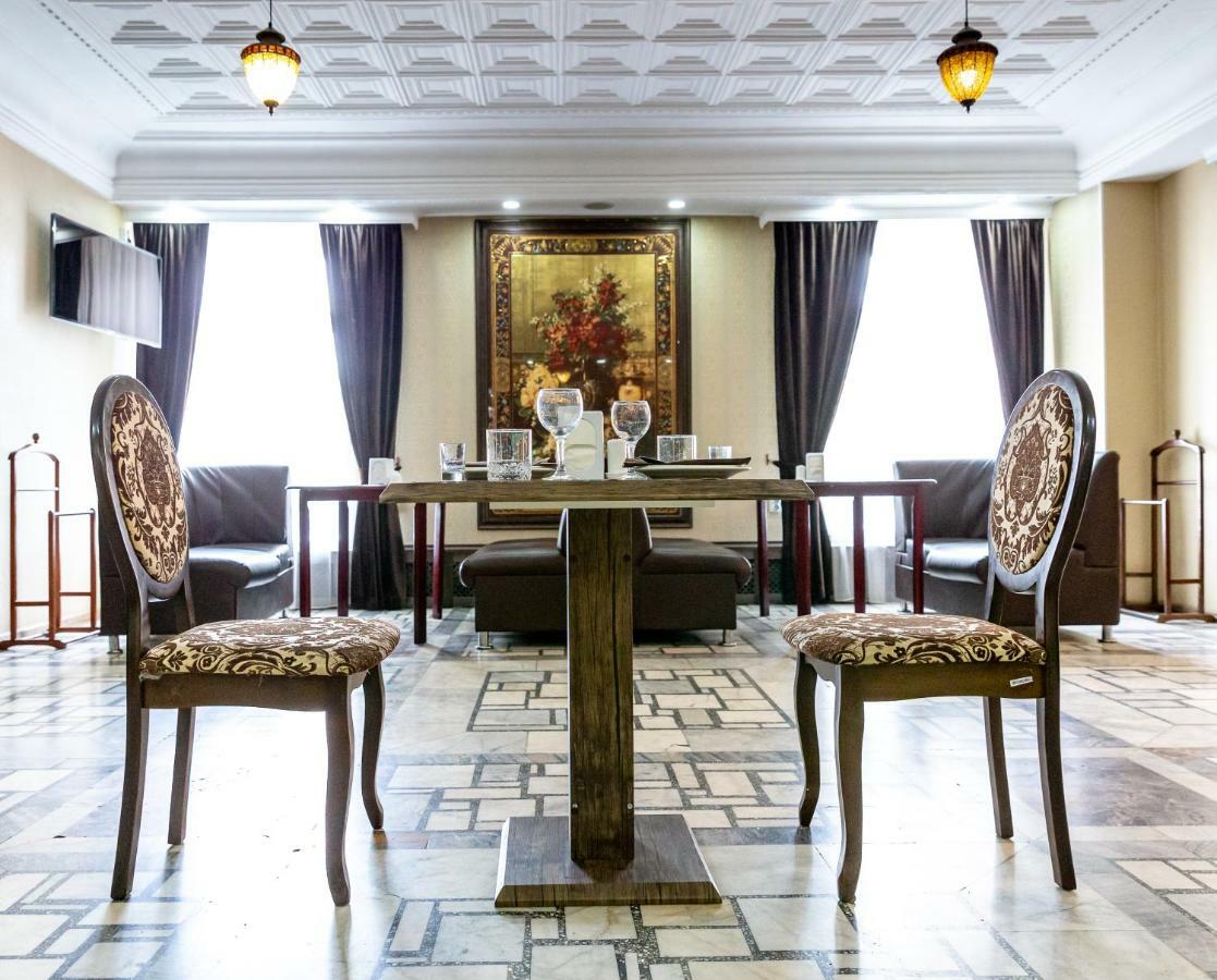 Hotel Tourist アスターナ エクステリア 写真