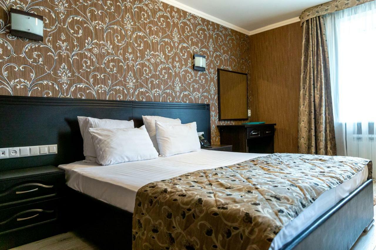 Hotel Tourist アスターナ エクステリア 写真