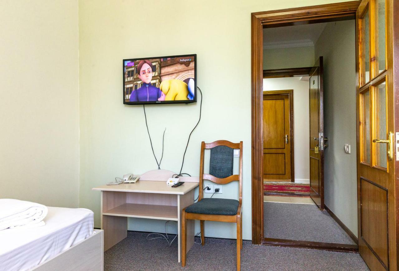 Hotel Tourist アスターナ エクステリア 写真
